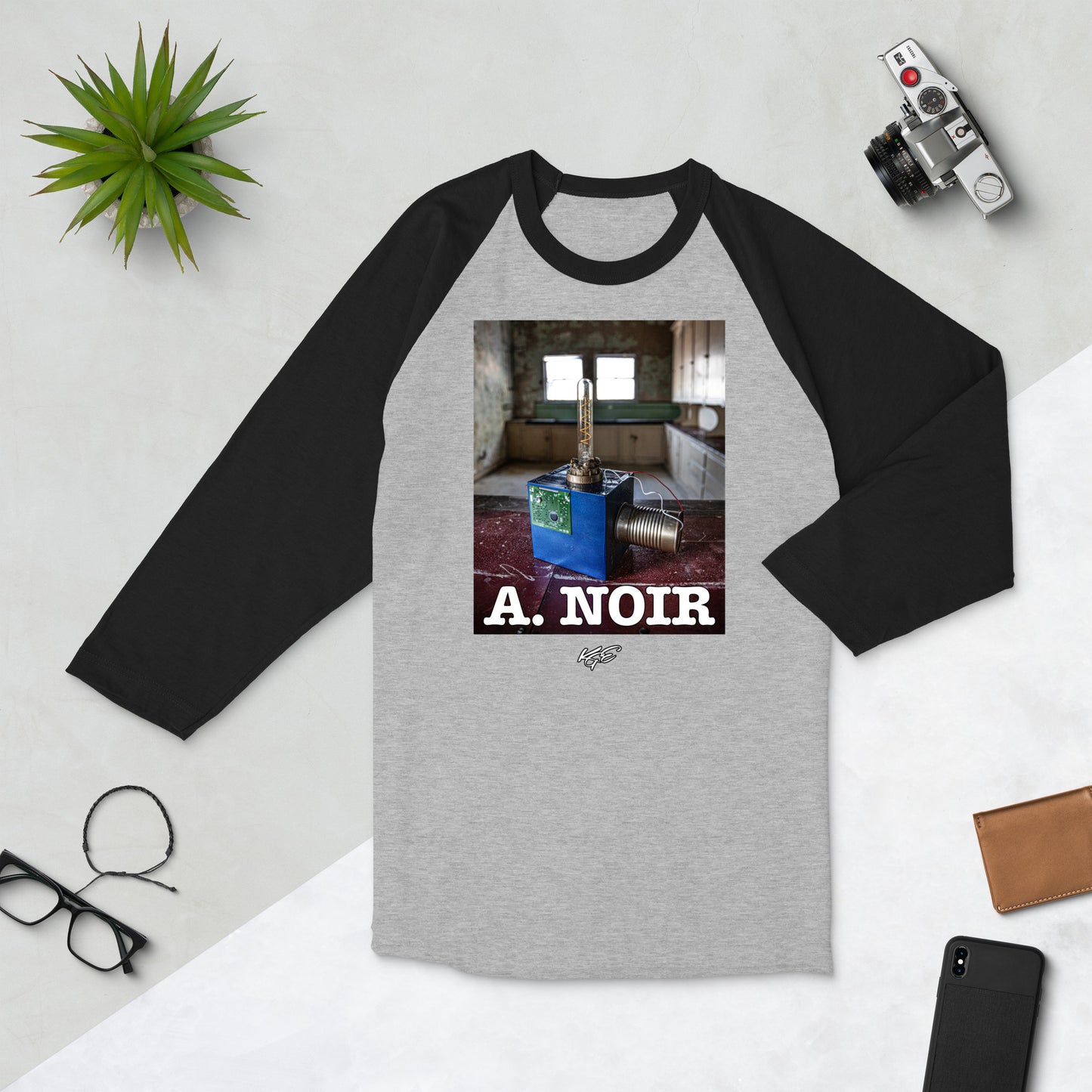 (New) A. Noir -3/4 sleeve raglan shirt